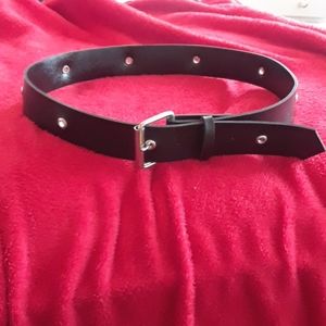 Brandy Melville Silver buckle belt